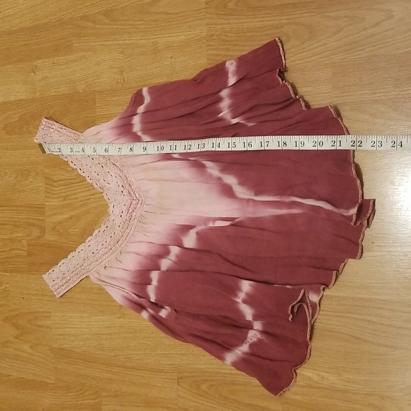 💥3 for $10💥 Forever 21 Pink Tie Dye Style Flowy Crop Top with Crochet V-Neck - Picture 5 of 8